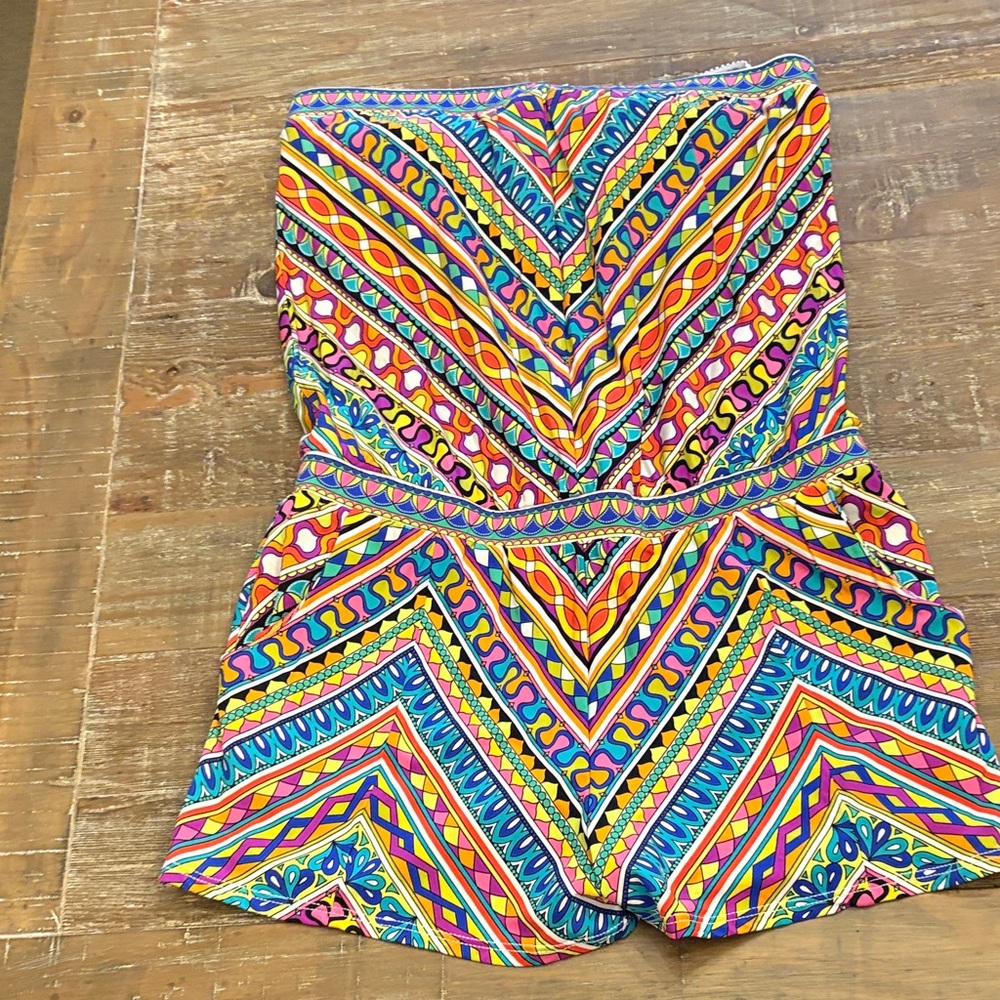 Trina Turk strapless romper with pockets and bra.  Size Medium